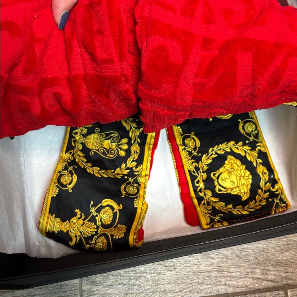 NWT Versace Red and Gold Patterned Robe - Picture 9 of 12